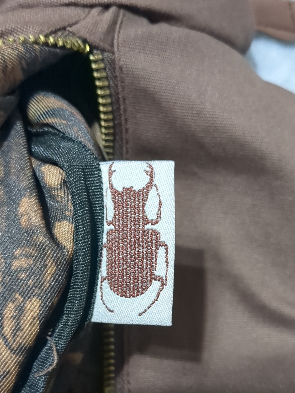 Red flies brown beetle bag crossbody bag NWOT - Picture 10 of 14
